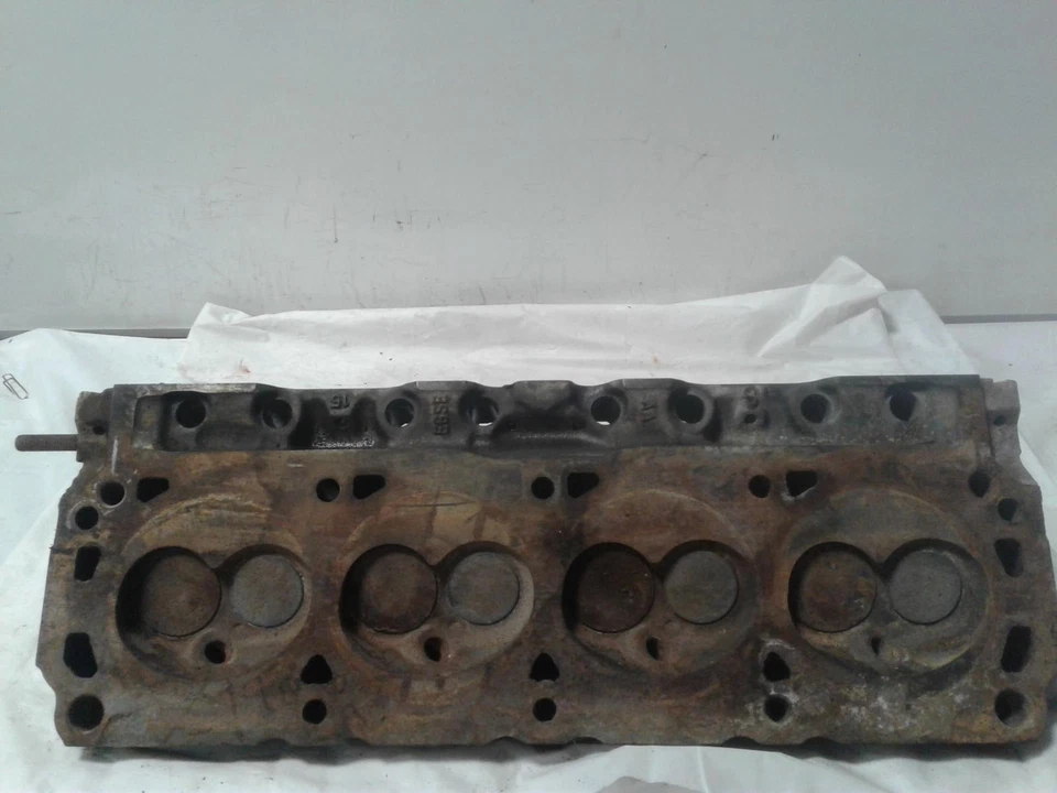 Used Engine Cylinder Head fits: 1988 Ford Crown victoria 8-302 5.0 Grade A - Изображение 2 из 4
