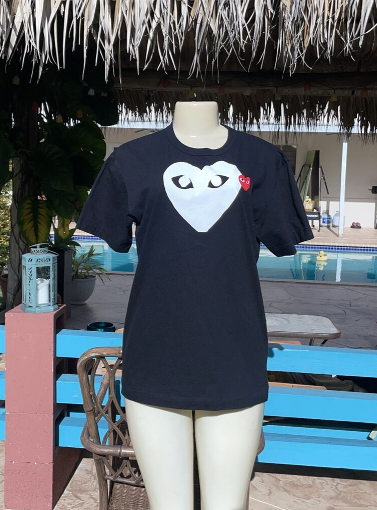 COMME des GARÇONS 半袖Tシャツ Ｓsize Play Comme des Garçons: Black T-Shirt (White) | DSMNY E-SHOP