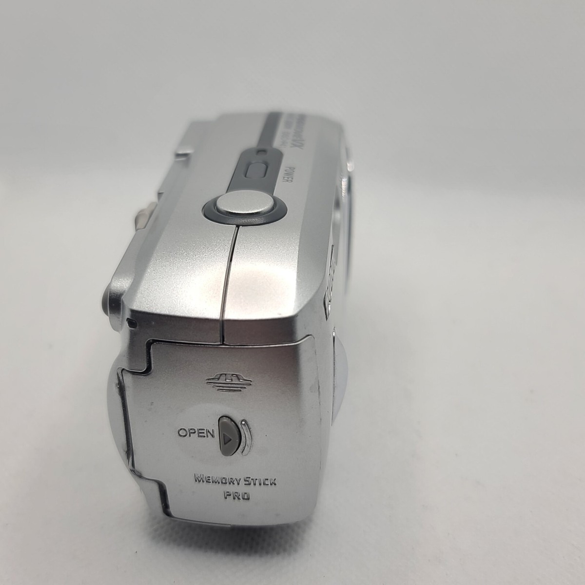 SONY Cyber-shot 4.1MP MPEG Movie VX Smart Zoom DSC-P41 Camera