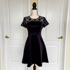 Jessica Simpson 2 Black Gold Evening Dress Laced Shoulder with Gold Jewelry Trim