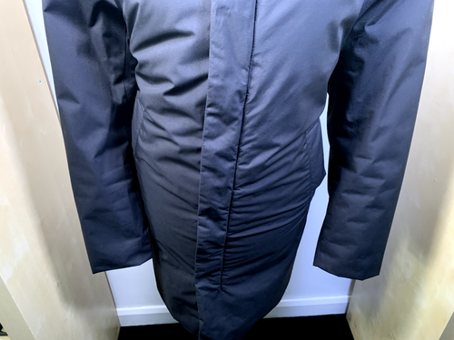 Chaqueta H&M - Negra - Grande - Abrigo Parka - Buen Estado - Repelente al Agua A Prueba de Viento - Imagen 4 de 16