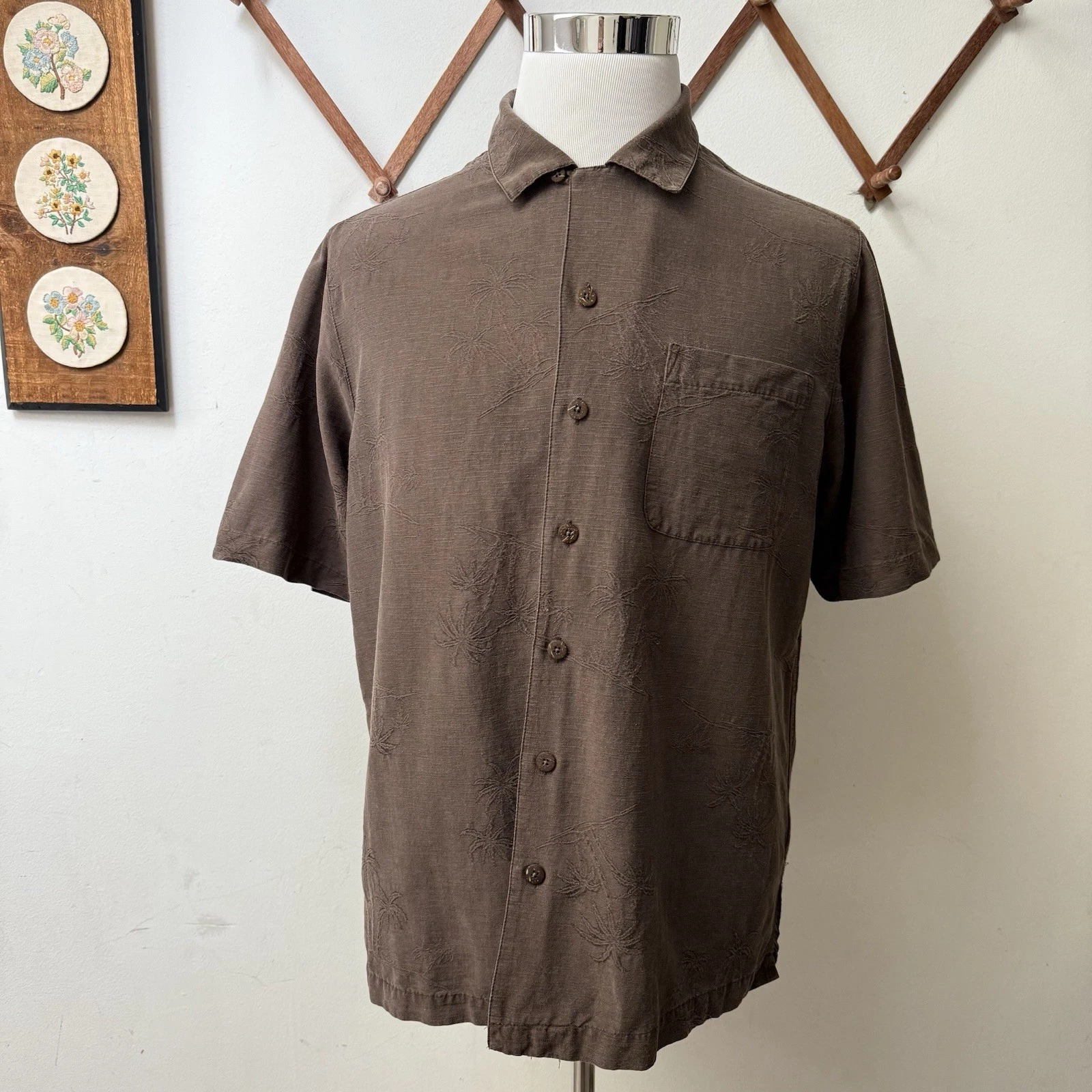100% Silk Palm Tree Embroidered Short Sleeve Button Up Shirt Medium