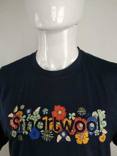 Smartwool Men Floral Meadow Graphic Short Sleeve Tee Deep Navy Medium 16979-092 - Picture 2 of 11