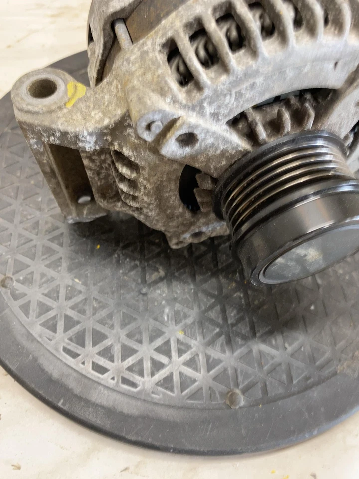 Alternador Chevy Malibu 13-22 2,0 L solo 75941 millas 13520817 Foto 3 de 4