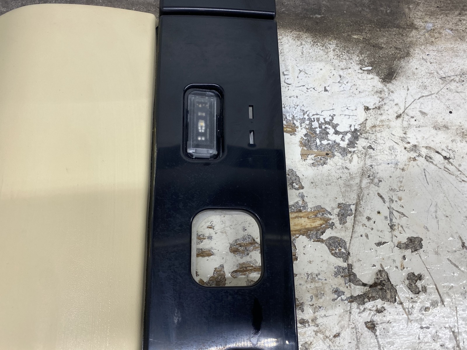 2010-2020 BENTLEY MULSANNE OEM FRONT RIGHT DASH KNEE BOLSTER TRIM COVER PANEL