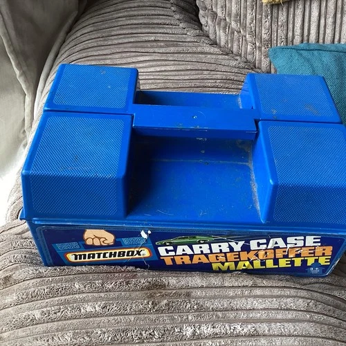 Matchbox Carry Case. Plus 17 vehicles. Vintage