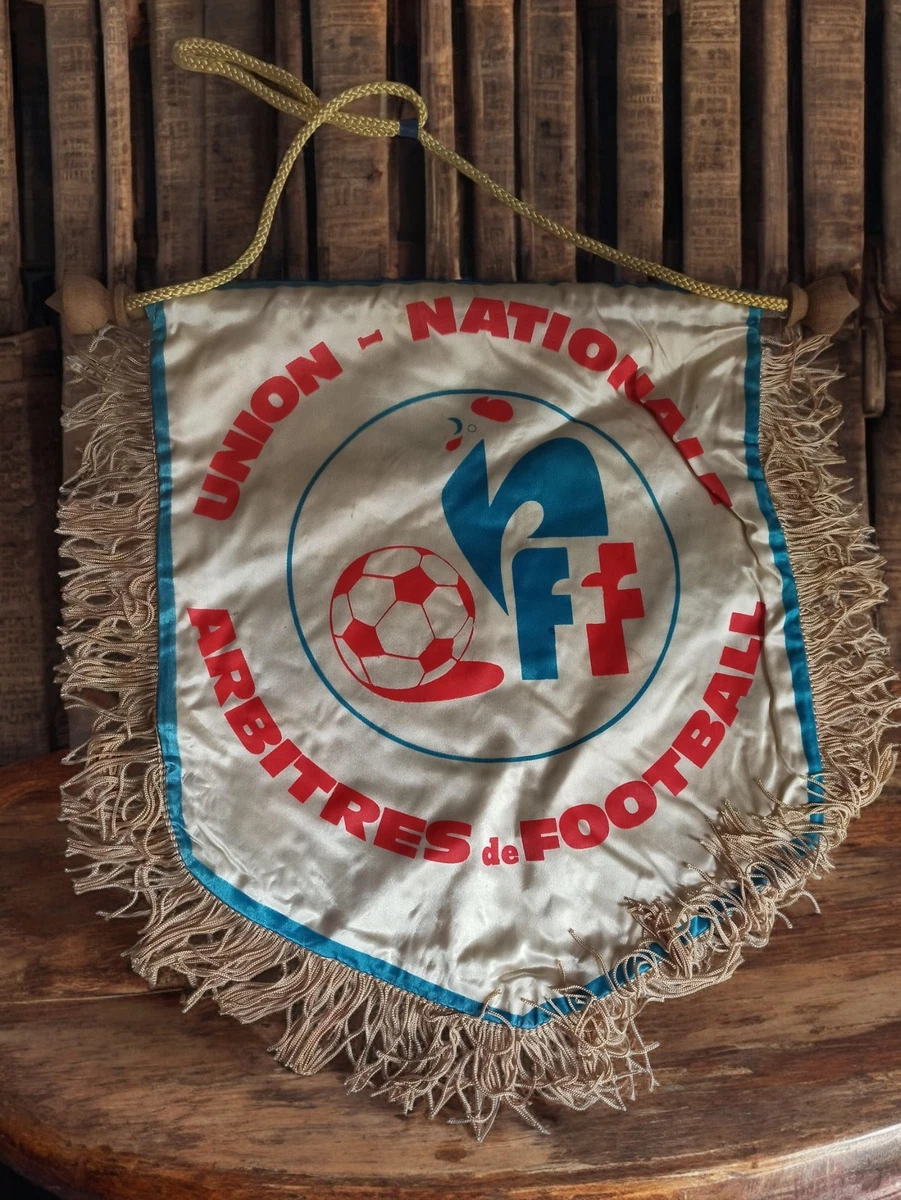 Lot De 47 Fanions De Football – Multicolores, Collection, Pour Déco Supporter