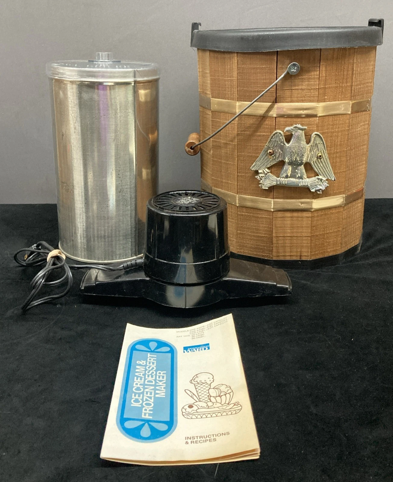 Montgomery Ward Ice Cream & Frozen Yogurt Maker 6 QT Wooden Bucket