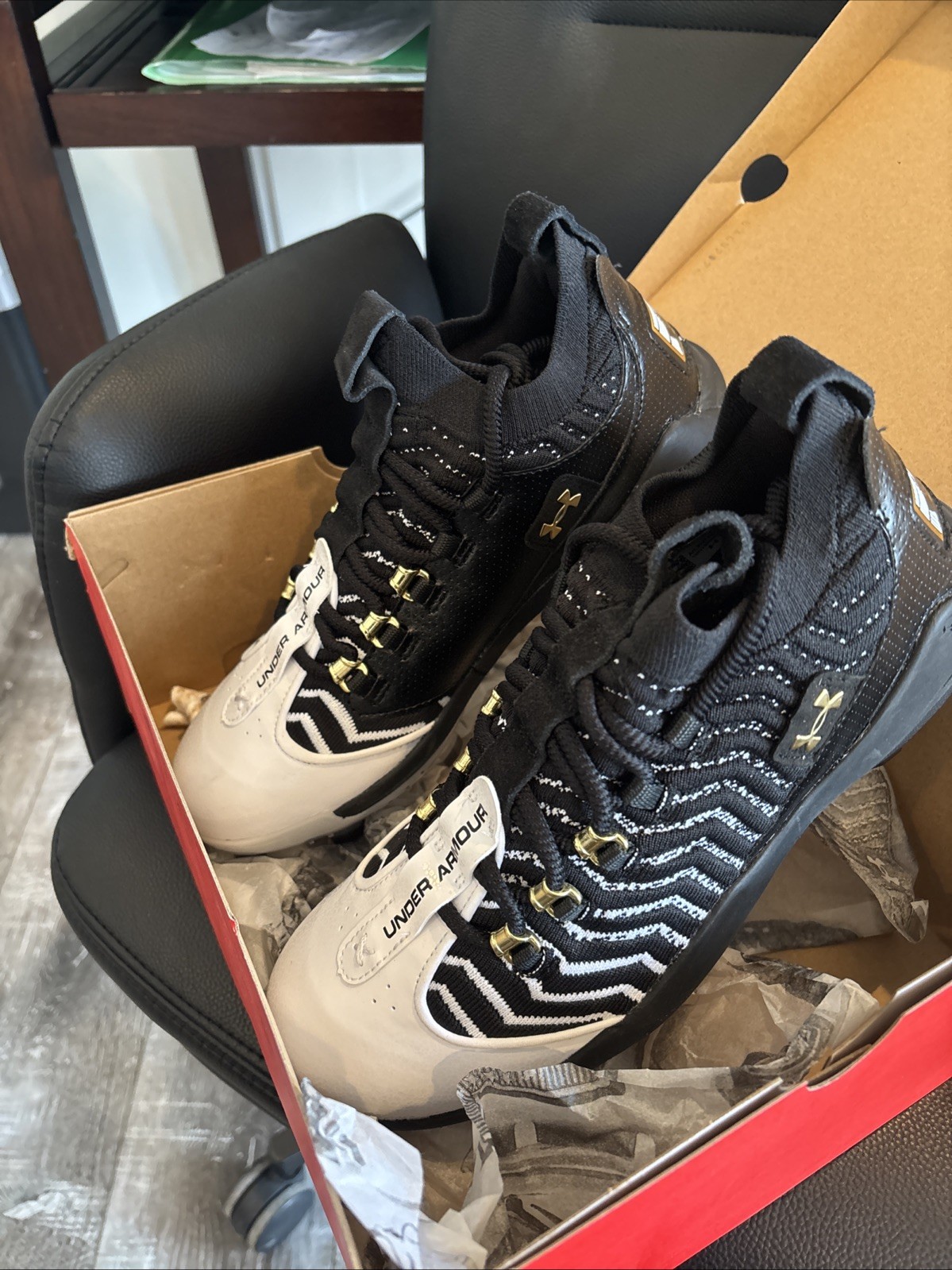 MENS SIZE 9 Under Armour Harper 9 Pro TPU Baseball Cleats BLACK/WHITE (MOLDED) thumbnail 3