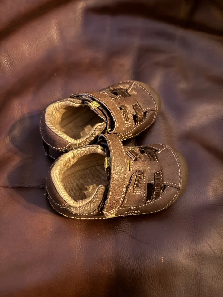 Tênis Stride Rite tamanho 4 movimento macio couro artificial parte superior criança bebê caminhada - Imagem 4 de 4