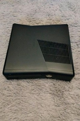Microsoft Xbox 360 S 250 GB Gloss Schwarz Spielekonsole (PAL)