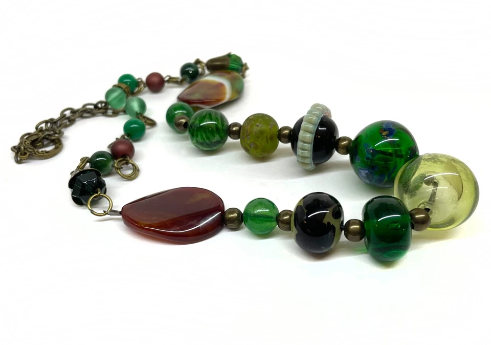 Collar artesanal hecho a mano de cuentas de vidrio de murano hecho a mano marca Tamara Yarilo Foto 2 de 4
