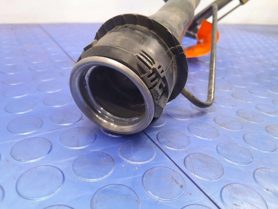 Conjunto de cuello de llenado de combustible Subaru XV Crosstrek 2013-2016 genuino OEM 42066FJ020 Foto 3 de 4