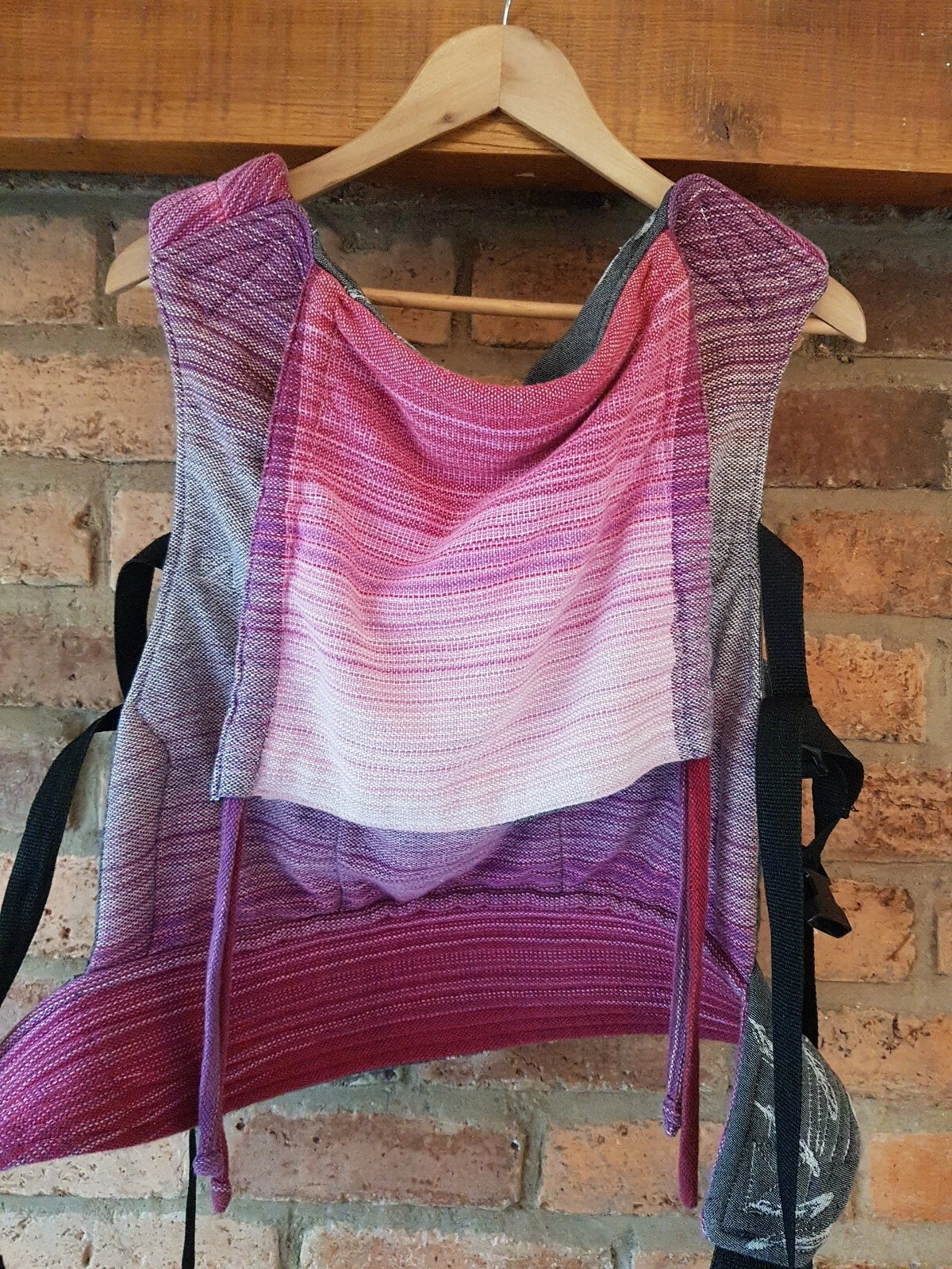 Amazing Toddler Carrier buckles conversation