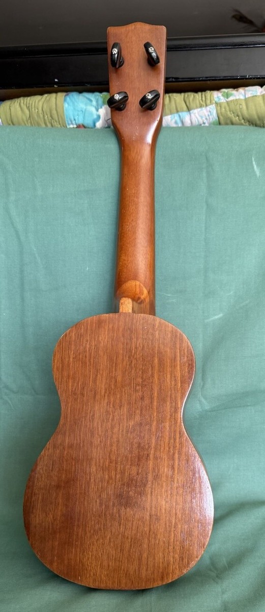 Vintage Hawaiian Duke Kahanamoku Ukulele 21
