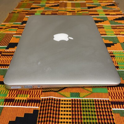 2015 Apple MacBook Air A1465 11” Core i5 1.6GHz 4GB RAM 128GB SSD