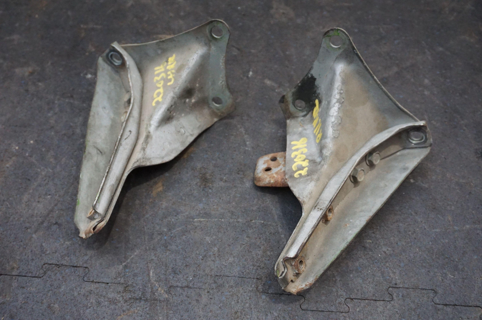 Set Rear Left & Right Mounting Support Bracket OEM Honda Acura NSX 1993