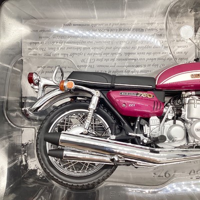 MINICHAMPS 1/12 SUZUKI GT750 Candy Lavender Diecast Model w MINICHAMPS 1/12 SUZUKI GT750 Candy Lavender Diecast Model w