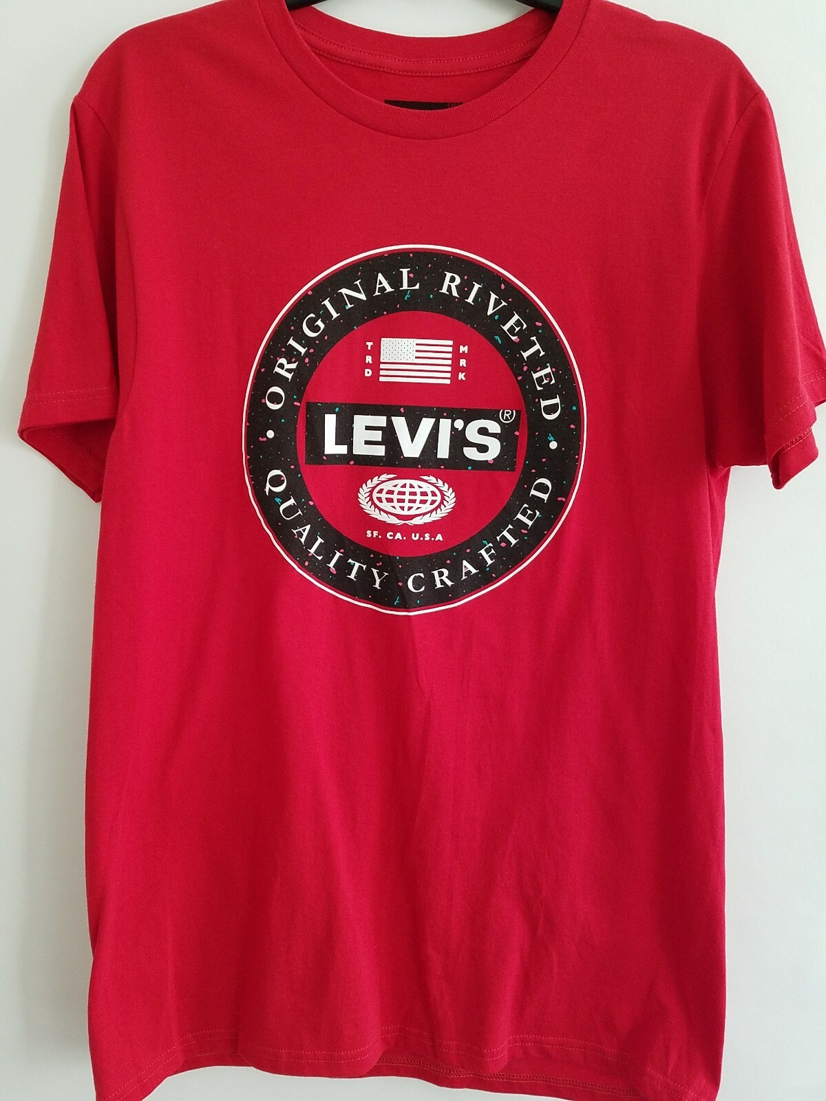 levis red t shirt