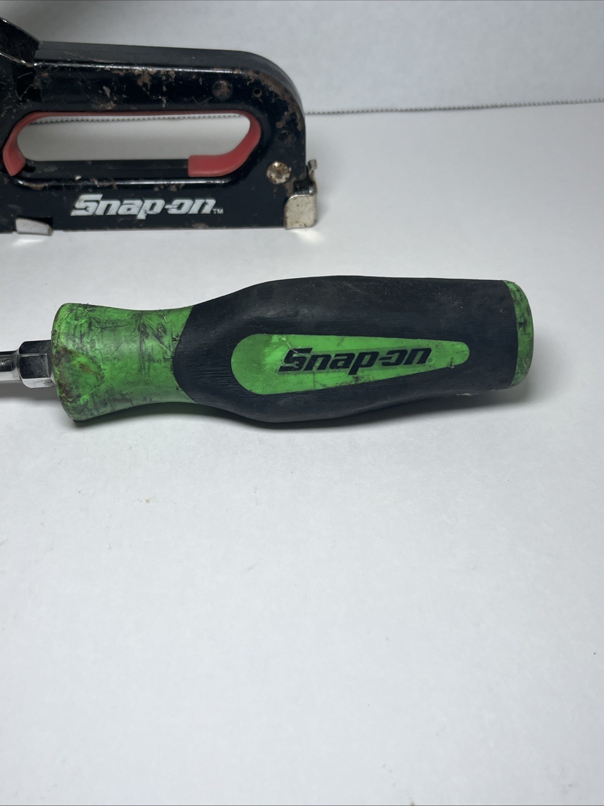 Snap On Handheld 4way Stapler No. 32366 w/ Green 5/16 Flathead Screwdriver SGD6B