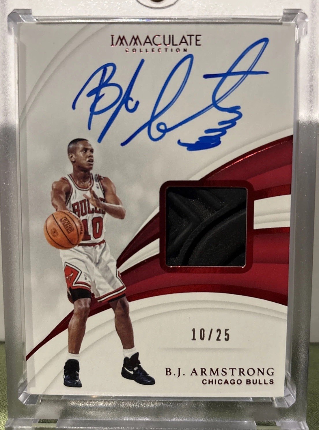 2018-19 Immaculate BJ Armstrong Red Game Used Patch Auto Autograph #10/25 Bulls