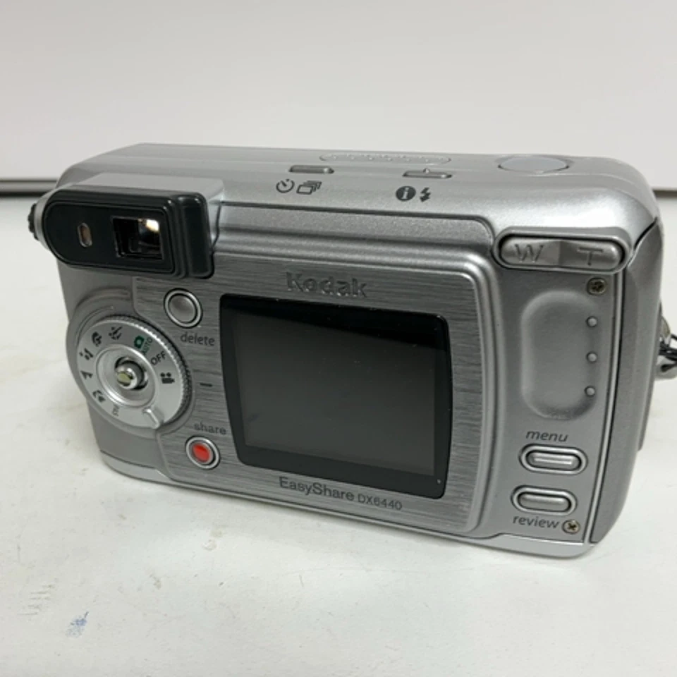 Kodak EasyShare DX6440 4MP Digital Camera with Optical Zoom 4229 - Image 3 of 4