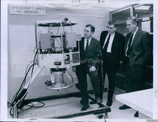 1958 Photo Dr James A Van Allen Satellite Designed For Payload Science 7X9