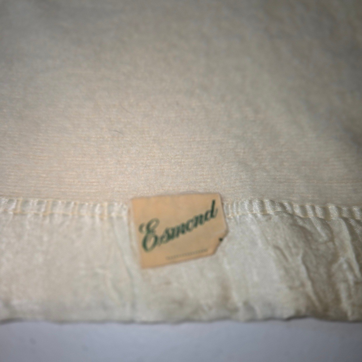 Vintage Esmond Cream Thermal Blanket Satin Trim Edge Off White Retro Bedding thumbnail 2