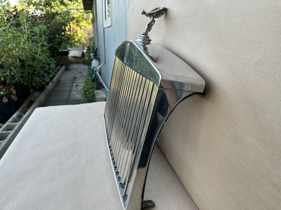 1981-1995 Rolls Royce Silver Spur Front Grille Assembly. - Image 4 of 4