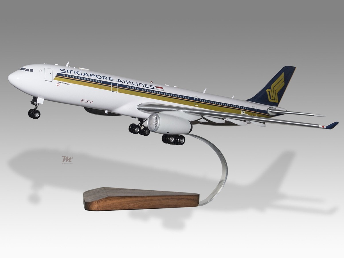 シンガポール航空　エアバスA330-300  1/200　未組立品 Airbus A330-300 Singapore Airlines Version 2 Desk Wood Model