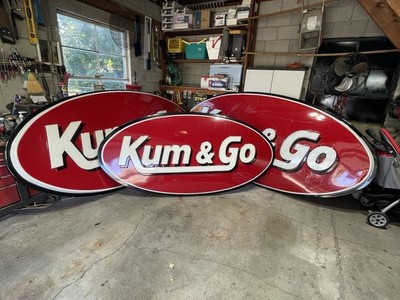 Kum & Go Sign