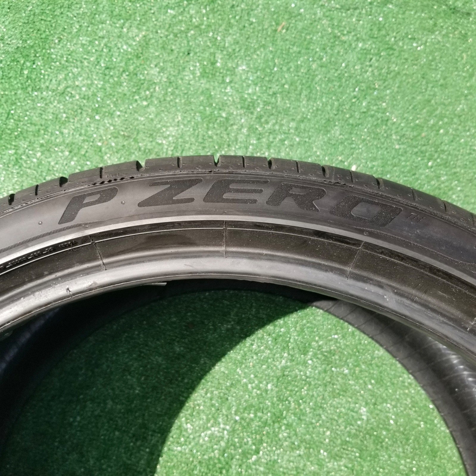 305/30R21 Pirelli P Zero PZ4 Tire PNCS 305/30ZR21 104Y A7A ASTON MARTIN 80%