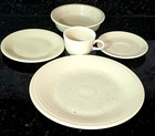 Homer Laughlin Fiestaware 5 Piece Place Setting Yellow — photo 2