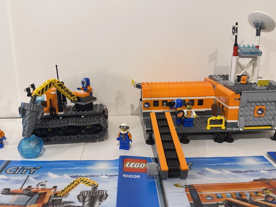 LEGO CITY: Arctic Base Camp (60036) 99% Completo con minifiguras adicionales incluidas! Foto 2 de 3