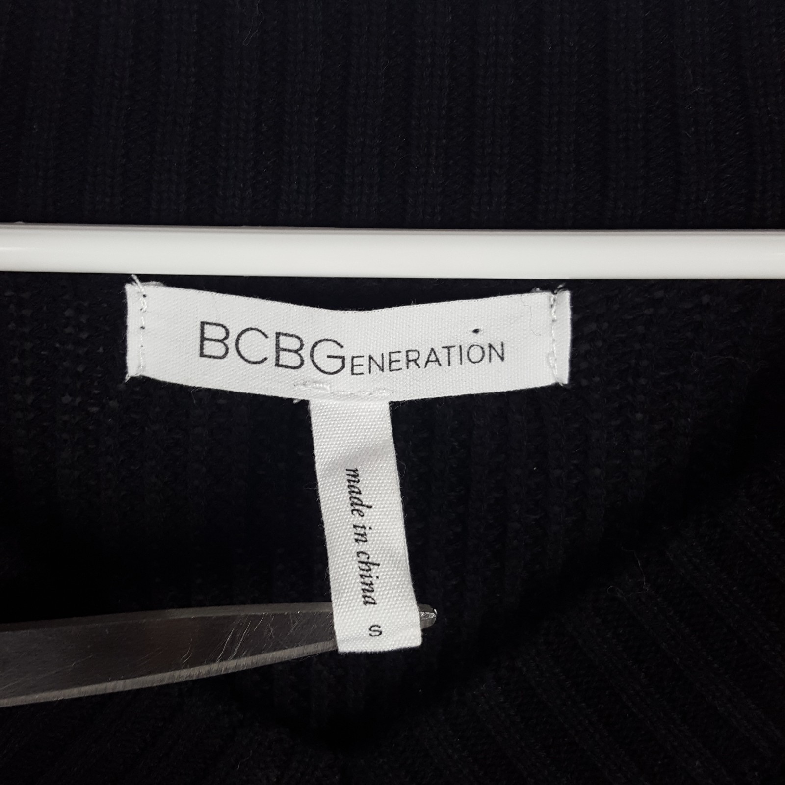 BCBGeneration V-Neck Pullover Sweater Women's Siz… - image 2