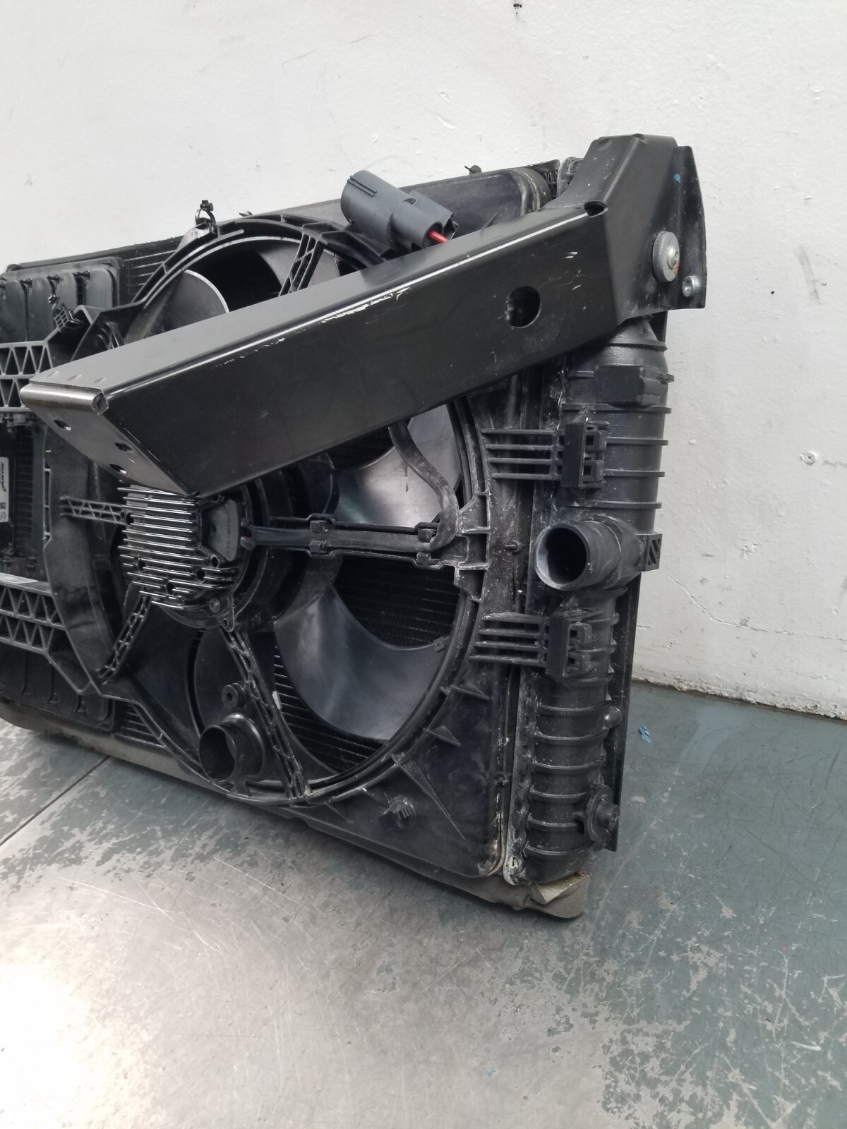 2021 McLaren 765LT Right Rear Radiator Condenser Fan Assembly #5537 C7