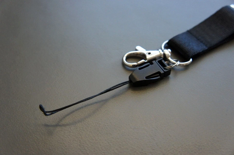 Genuine Mercedes-Benz Nylon Lanyard Remote Key Fob ID Card Neck Strap B66956231 Foto 4 de 4