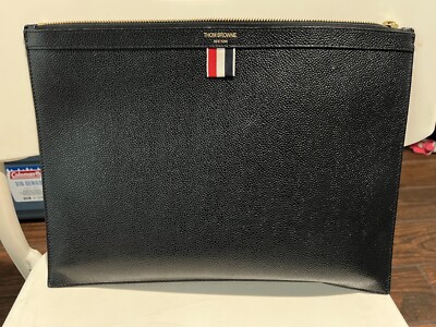 THOM BROWNE ブラックケース THOM BROWNE black leather clutch bag second bag men's Gold