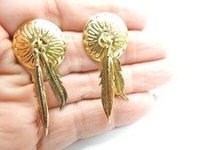 Textured Gold Tone Metal Double Feather Dangle Pierced Earrings Vintage