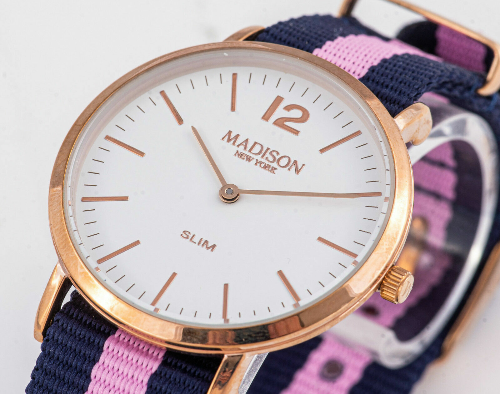 Montre quartz femme Madison New York Slim bleue montre rose M35