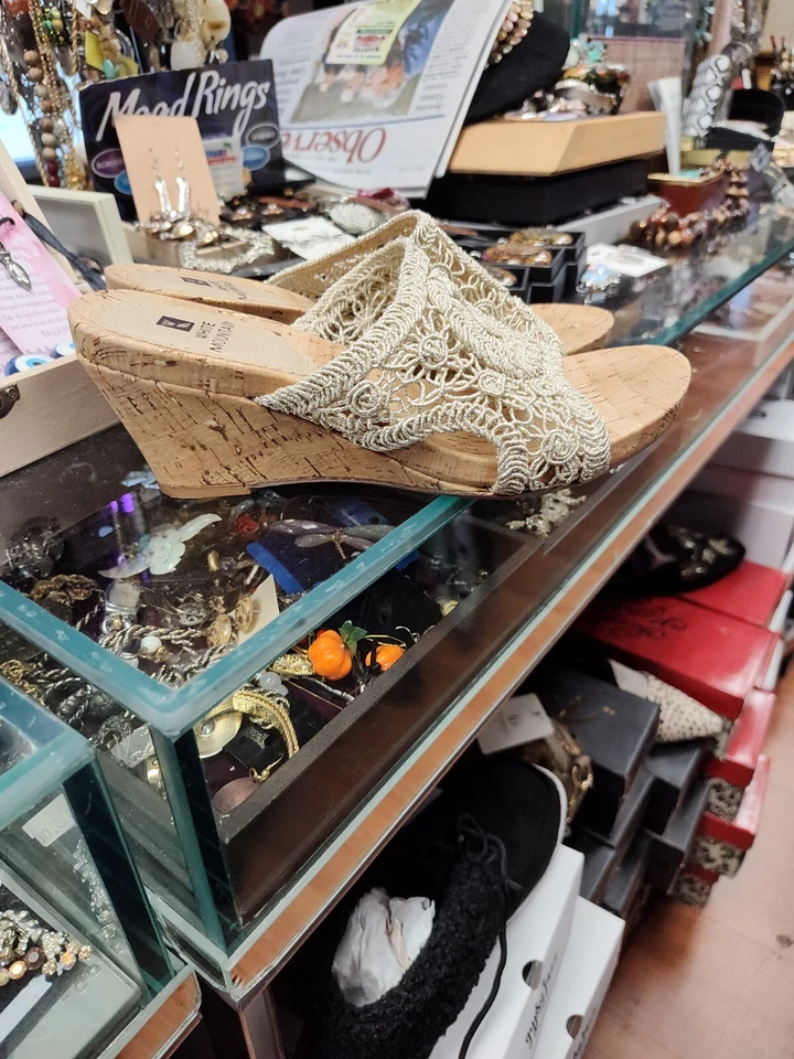 Sandalia White Mountain Amherst Natural/Dorada/Tela con Corcho Natural Talla 8,5 Foto 2 de 4