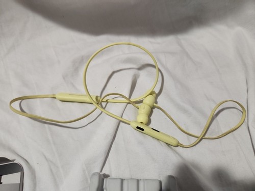 Dr Dre Beats Flex wireless earphones(IN) - Picture 4 of 4