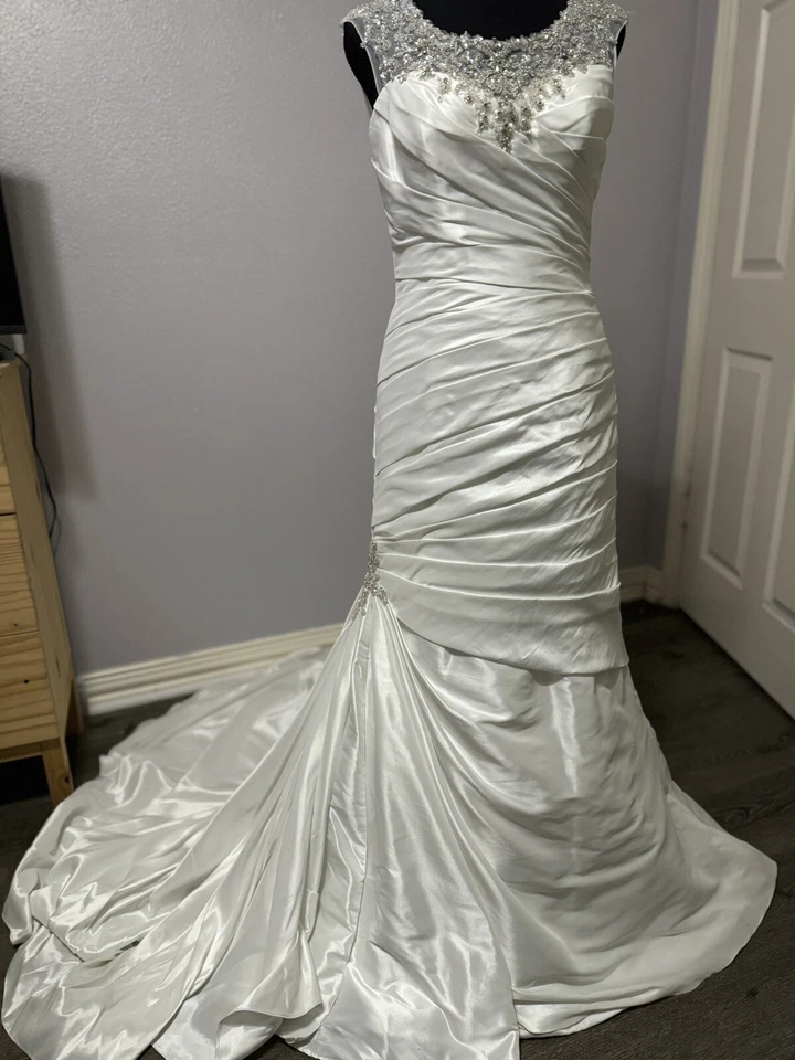 Vestido de novia Maggie Sottero, talla 8, con cristal’s Foto 3 de 4