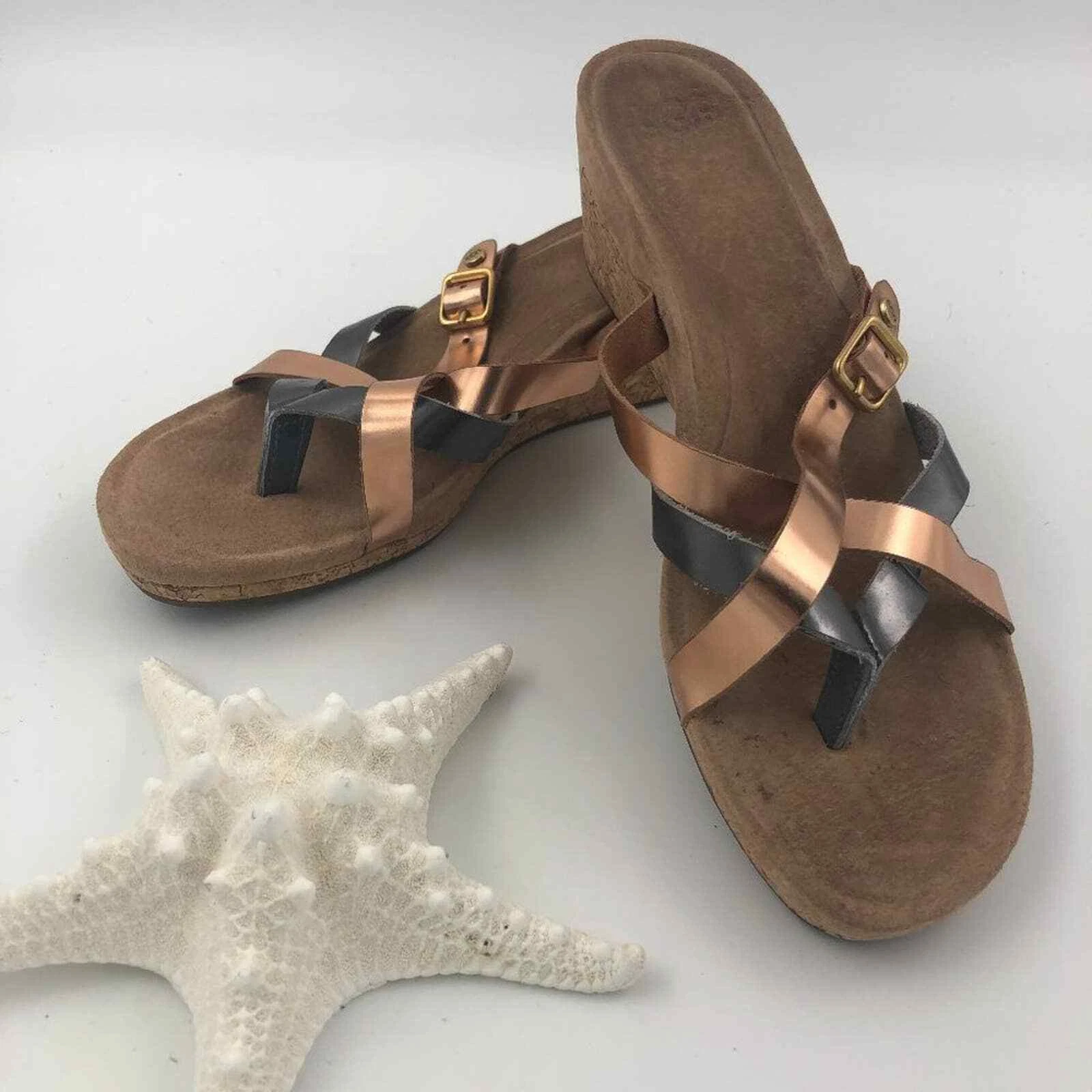 Sandalo infradito UGG Adalie con zeppa in sughero metallizzato 8 5 M us intime ottimeioni