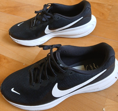 Nike Revolution 8