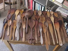 ++"535.20"   LOT DE 43 USTENSILES EN BOIS ANCIENS DE CUISINE  CUILLERS SPATULES