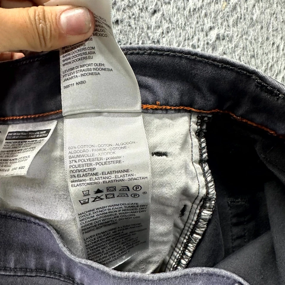 Pantalones de mezclilla Dockers para hombre 32x32 negros de algodón calce ajustado ropa de trabajo elásticos Foto 4 de 4