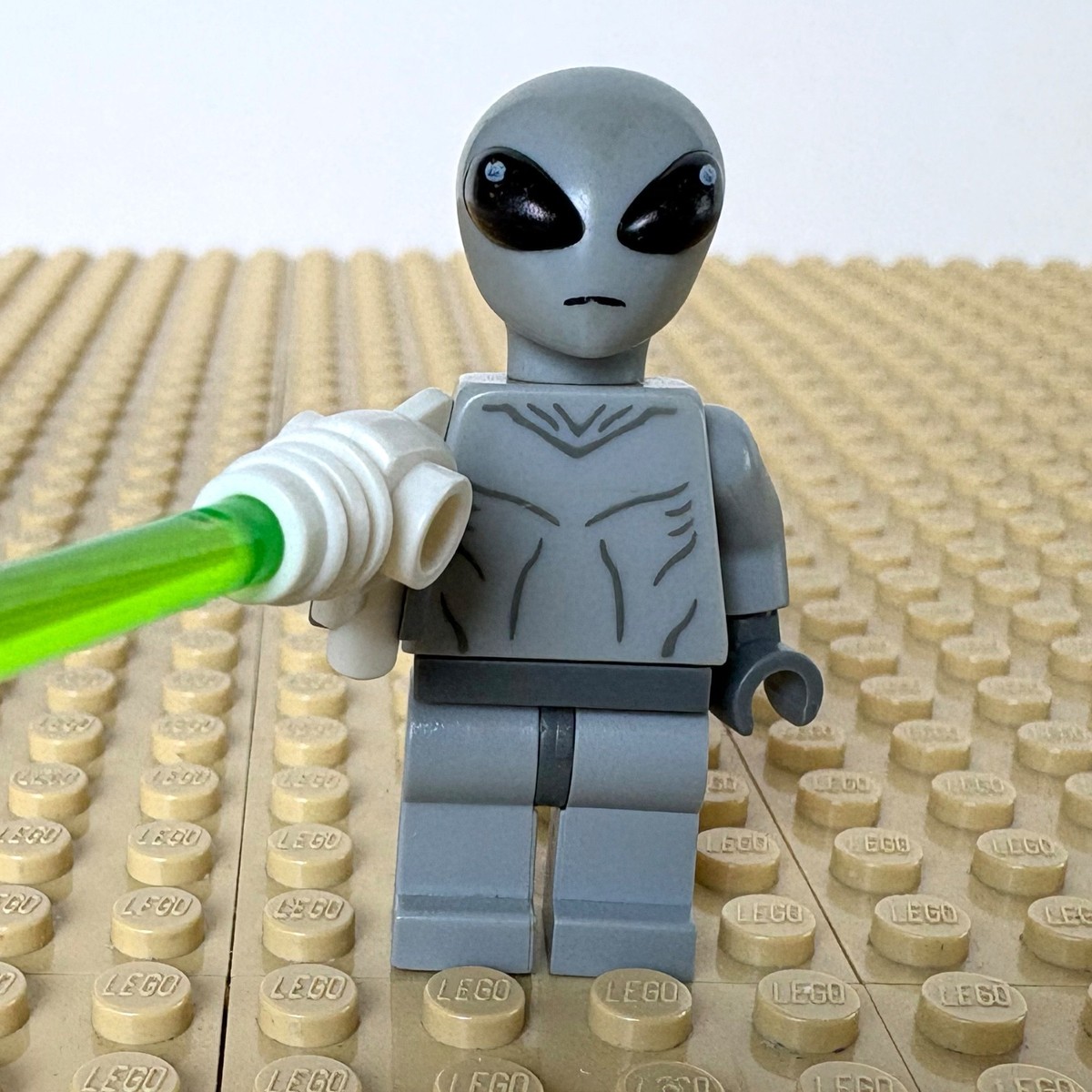 LEGO Minifigures: Classic Alien, RAY GUN, col06-1, 8827, SERIES 6