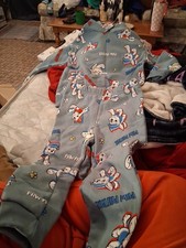 Paw patrol sweat outfit , size five little boys has paw patrol on it