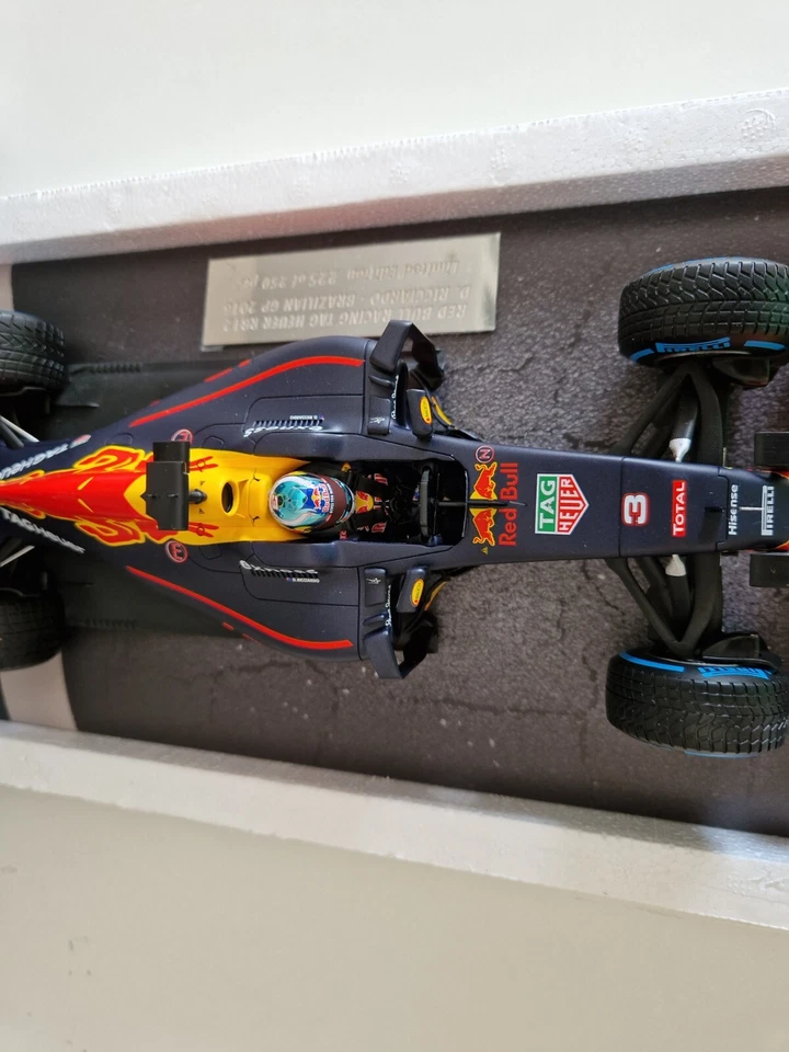 Minichamps 1/18 Red Bull Renault RB12 D. Ricciardo - Brazil 2016 - 117161203 - Image 4 of 4